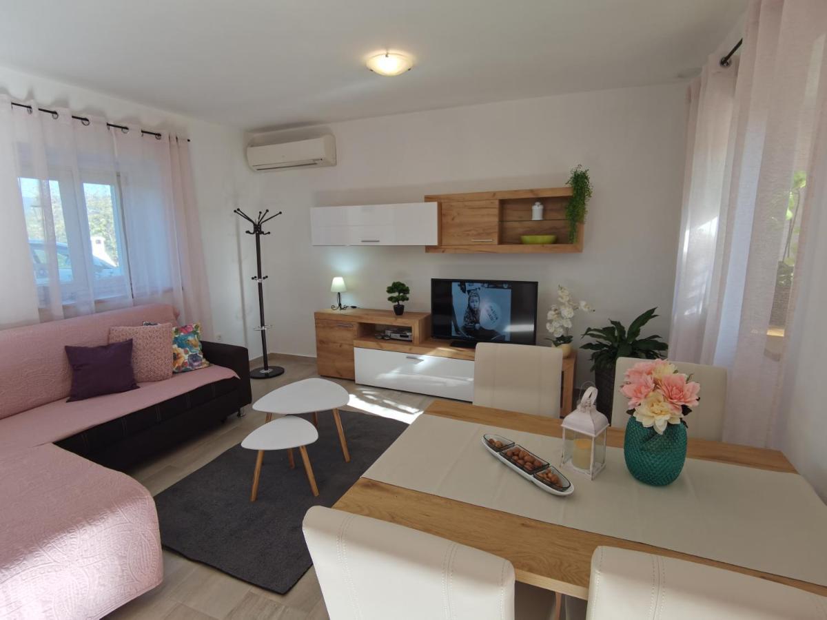 Jasmina Apartment Hum Экстерьер фото